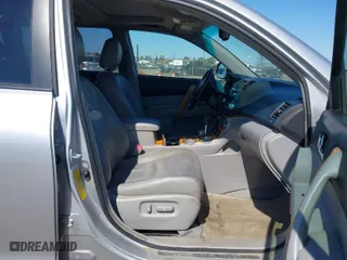 2008 Toyota Highlander Hybrid Limited with VIN JTEEW44AX82007693, listed as a IAAI auction lot 41765472 with 273,190 mi miles. Bid and sale history available at carsss.com. Image 5.