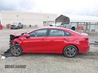 2024 Kia Forte LXS z VIN 3KPF24ADXRE830874, wystawiony jako IAAI lot #41910555 z przebiegiem 8708 mil mil oraz . Historia ofert i sprzedaży dostępna na DreamBid. Obrazek 15.