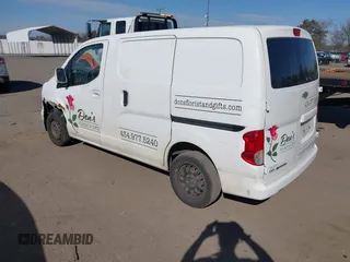 2015 Chevrolet City Express Cargo LS z VIN 3N63M0YN7FK725403, wystawiony jako IAAI lot #41613261 z przebiegiem 230 935 mil mil oraz . Historia ofert i sprzedaży dostępna na DreamBid. Obrazek 3.