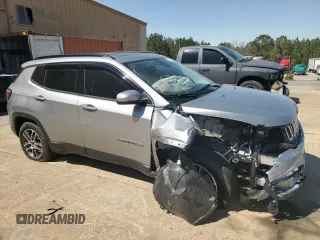 2020 Jeep Compass Latitude z VIN 3C4NJCBBXLT205996, wystawiony jako Copart lot #50507825 z przebiegiem Nie podano mil oraz Szkoda całkowita • Salvage title. Historia ofert i sprzedaży dostępna na DreamBid. Obrazek 4.