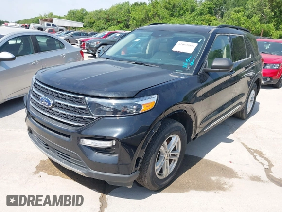 2023 Ford Explorer XLT with VIN 1FMSK7DH5PGB18456, listed as a IAAI auction lot 42067888 with 20,856 mi miles. Bid and sale history available at carsss.com. Image 2.