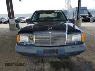 1987 Mercedes-Benz 300 with VIN WDBEB33D3HA355359, listed as a Copart auction lot 49532285 with 145,899 mi miles and Clean Title. Bid and sale history available at DreamBid. Image 5.
