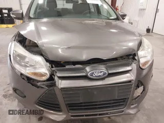 2013 Ford Focus SE with VIN 1FADP3F26DL359581, listed as a IAAI auction lot 42129909 with 129,832 mi miles. Bid and sale history available at carsss.com. Image 6.
