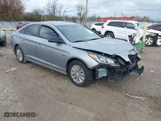 2017 Hyundai Sonata Hybrid SE with VIN KMHE24L1XHA048568, listed as a IAAI auction lot 40906982 with 119,801 mi miles. Bid and sale history available at carsss.com. Image 1.