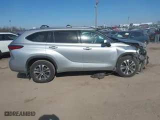 2020 Toyota Highlander XLE with VIN 5TDHZRBH4LS003176, listed as a IAAI auction lot 41696547 with 63,706 mi miles. Bid and sale history available at carsss.com. Image 13.