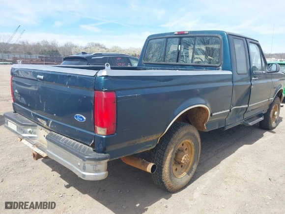 1997 Ford F-250 HD with VIN 1FTHX26F9VEB47885, listed as a IAAI auction lot 41820499 with 239,118 mi miles. Bid and sale history available at carsss.com. Image 4.