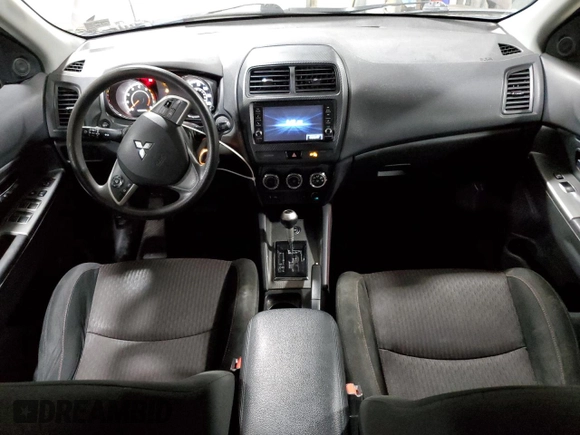 2018 Mitsubishi Outlander ES z VIN JA4AR3AU0JU018239, wystawiony jako Copart lot #50518885 z przebiegiem 128 351 mil mil oraz Szkoda całkowita • Salvage title. Historia ofert i sprzedaży dostępna na DreamBid. Obrazek 8.