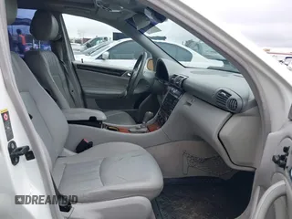 2006 Mercedes-Benz C 230 Sport z VIN WDBRF56H06F735744, wystawiony jako IAAI lot #41527959 z przebiegiem 238 665 mil mil oraz . Historia ofert i sprzedaży dostępna na DreamBid. Obrazek 5.