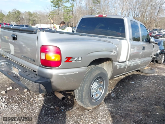 2001 Chevrolet Silverado 1500 LT with VIN 1GCEK19T31Z137434, listed as a IAAI auction lot 41592047 with 246,705 mi miles. Bid and sale history available at carsss.com. Image 4.