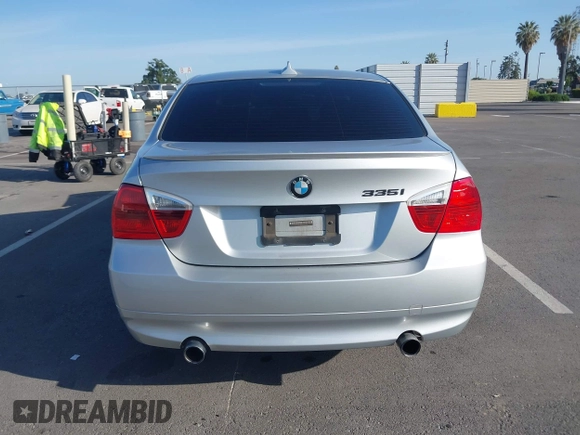 2007 BMW 3 Series 335i z VIN WBAVB73567PA88537, wystawiony jako IAAI lot #42097323 z przebiegiem 98 512 mil mil oraz . Historia ofert i sprzedaży dostępna na DreamBid. Obrazek 17.