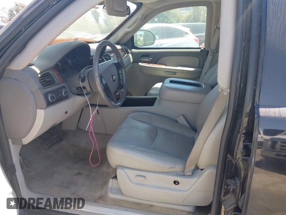 2007 Chevrolet Suburban LTZ with VIN 3GNFK16307G242439, listed as a IAAI auction lot 41860044 with 96,390 mi miles and . Bid and sale history available at DreamBid. Image 4.