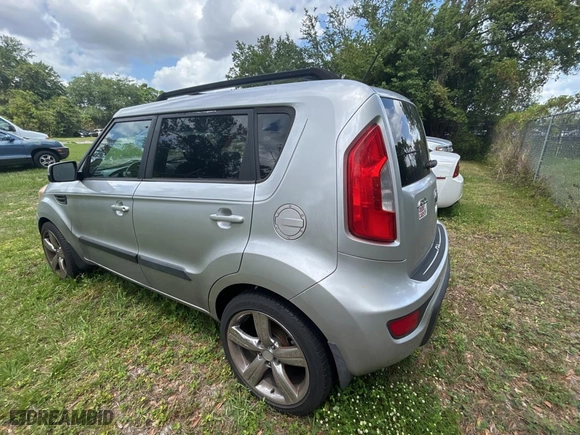 2013 Kia Soul + with VIN KNDJT2A63D7546122, listed as a Copart auction lot 52932655 with 96,489 mi miles and Clean Title. Bid and sale history available at carsss.com. Image 3.