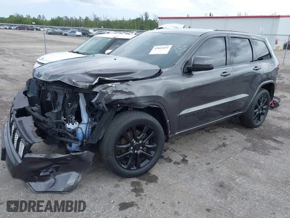 2018 Jeep Grand Cherokee Altitude z VIN 1C4RJEAG2JC428214, wystawiony jako IAAI lot #42661661 z przebiegiem 81 859 mil mil oraz . Historia ofert i sprzedaży dostępna na DreamBid. Obrazek 2.