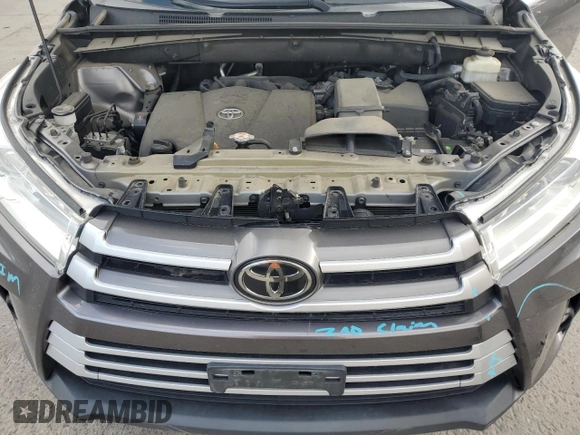 2018 Toyota Highlander SE with VIN 5TDJZRFH8JS538021, listed as a Copart auction lot 63496775 with 43,586 mi miles and Salvage title. Bid and sale history available at DreamBid. Image 12.