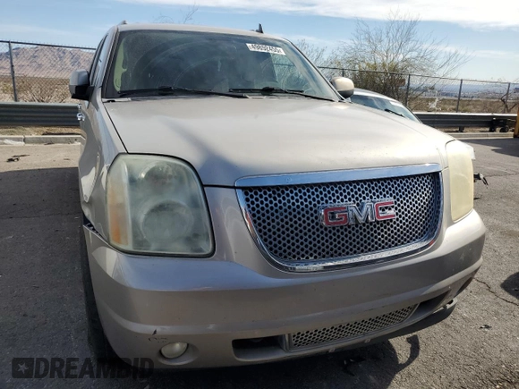 2009 GMC Yukon XL z VIN 1GKFC06279R255624, wystawiony jako Copart lot #49852455 z przebiegiem 236 322 mil mil oraz Szkoda całkowita • Salvage title. Historia ofert i sprzedaży dostępna na DreamBid. Obrazek 5.