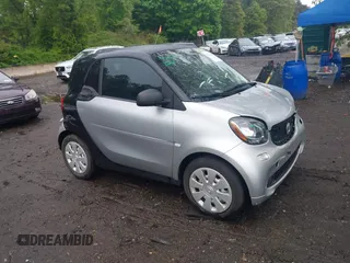 2016 Smart fortwo Passion z VIN WMEFJ5DA3GK055906, wystawiony jako IAAI lot #42274280 z przebiegiem 29 070 mil mil oraz . Historia ofert i sprzedaży dostępna na DreamBid. Obrazek 1.