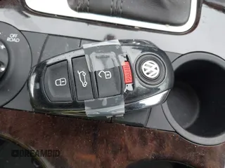 2013 Volkswagen Touareg Lux z VIN WVGEF9BP0DD000495, wystawiony jako IAAI lot #41711365 z przebiegiem 116 223 mil mil oraz . Historia ofert i sprzedaży dostępna na DreamBid. Obrazek 11.