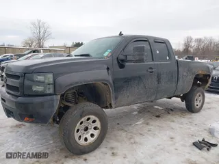2009 Chevrolet Silverado 1500 LT with VIN 2GCEK29J991112885, listed as a IAAI auction lot 41632179 with 180,557 mi miles. Bid and sale history available at carsss.com. Image 2.