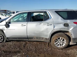 2020 Chevrolet Traverse LS z VIN 1GNERFKW8LJ183878, wystawiony jako IAAI lot #41719712 z przebiegiem 76 165 mil mil oraz . Historia ofert i sprzedaży dostępna na DreamBid. Obrazek 14.