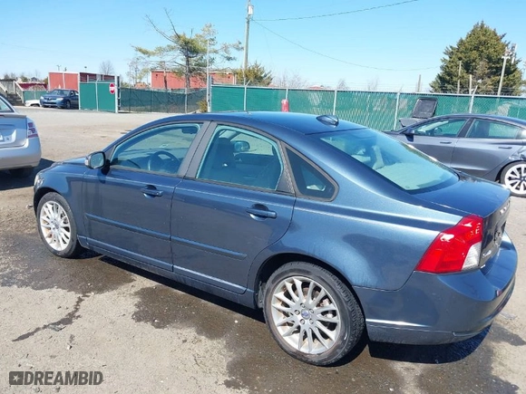 2009 Volvo S40 2.4L with VIN YV1MS382292453700, listed as a IAAI auction lot 41760568 with 151,199 mi miles. Bid and sale history available at carsss.com. Image 3.