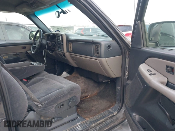 2002 Chevrolet Tahoe LS with VIN 1GNEC13V22R226380, listed as a IAAI auction lot 41261772 with 311,749 mi miles. Bid and sale history available at carsss.com. Image 5.
