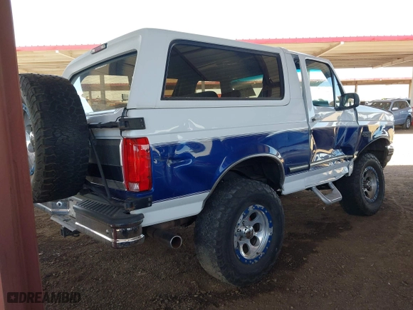 1996 Ford Bronco Custom with VIN 1FMEU15H3TLB30609, listed as a IAAI auction lot 42053896 with 238,597 mi miles. Bid and sale history available at carsss.com. Image 4.