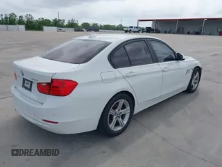 2015 BMW 3 Series 320i с VIN WBA3B1G5XFNT05271, выставлен на аукционе IAAI как лот 42049799 с пробегом 125 437 миль миль и . История ставок и продаж доступна на DreamBid. Изображение 4.