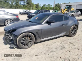 2024 Toyota 86 Premium z VIN JF1ZNBE17R8757780, wystawiony jako Copart lot #54557215 z przebiegiem 4 429 mil mil oraz Szkoda całkowita • Salvage title. Historia ofert i sprzedaży dostępna na DreamBid. Obrazek 1.