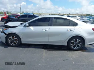 2021 Kia Forte LXS z VIN 3KPF24AD0ME334880, wystawiony jako IAAI lot #42257054 z przebiegiem 159 489 mil mil oraz . Historia ofert i sprzedaży dostępna na DreamBid. Obrazek 14.