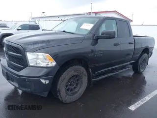 2018 Ram 1500 Express z VIN 1C6RR7FT4JS238082, wystawiony jako IAAI lot #41203915 z przebiegiem 85 863 mil mil oraz . Historia ofert i sprzedaży dostępna na DreamBid. Obrazek 19.
