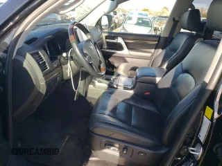 2016 Toyota Land Cruiser z VIN JTMCY7AJ9G4040845, wystawiony jako Copart lot #41391163 z przebiegiem 87 293 mil mil oraz . Historia ofert i sprzedaży dostępna na DreamBid. Obrazek 7.