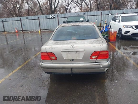 1997 Mercedes-Benz E-Class with VIN WDBJF72F0VA323171, listed as a IAAI auction lot 41739952 with 1 mi miles. Bid and sale history available at carsss.com. Image 15.