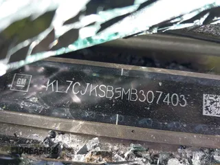 2021 Chevrolet Trax LS z VIN KL7CJKSB5MB307403, wystawiony jako IAAI lot #42060496 z przebiegiem 68 214 mil mil oraz . Historia ofert i sprzedaży dostępna na DreamBid. Obrazek 9.