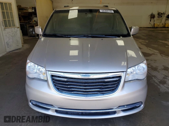 2014 Chrysler Town & Country Touring z VIN 2C4RC1BGXER221391, wystawiony jako Copart lot #56308745 z przebiegiem Nie podano mil oraz Czysty tytuł • Clean title. Historia ofert i sprzedaży dostępna na DreamBid. Obrazek 5.