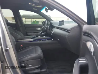 2024 Genesis GV70 Sport z VIN 5NMMCDTC6RH013693, wystawiony jako IAAI lot #42316363 z przebiegiem 4 824 mil mil oraz . Historia ofert i sprzedaży dostępna na DreamBid. Obrazek 5.