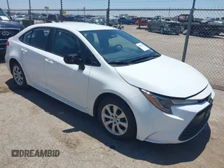 2025 Toyota Corolla LE z VIN 5YFB4MDE0SP287827, wystawiony jako IAAI lot #42495435 z przebiegiem 7 062 mil mil oraz . Historia ofert i sprzedaży dostępna na DreamBid. Obrazek 1.