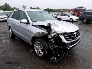 2015 Mercedes-Benz M 350 z VIN 4JGDA5HB4FA486635, wystawiony jako Copart lot #55560192 z przebiegiem 47 099 mil mil oraz . Historia ofert i sprzedaży dostępna na DreamBid. Obrazek 1.