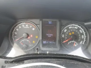 2018 Toyota Tacoma SR with VIN 5TFRX5GN8JX128948, listed as a Copart auction lot 55258655 with 186,276 mi miles and Clean Title. Bid and sale history available at DreamBid. Image 9.