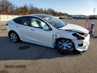 2024 Tesla Model Y Long Range with VIN 7SAYGDEE1RF036260, listed as a Copart auction lot 78805764 with 7,850 mi miles and Non repairable. Bid and sale history available at DreamBid. Image 4.