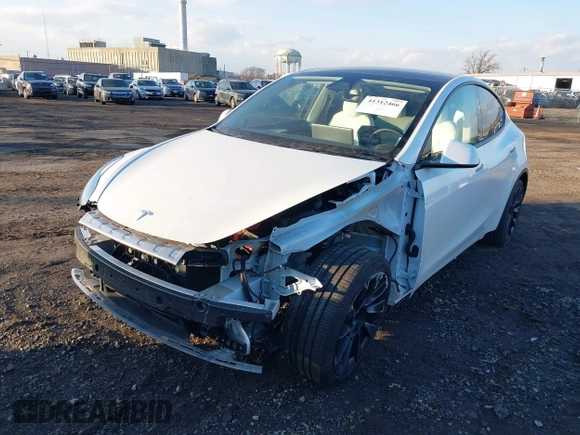2024 Tesla Model Y с VIN 7SAYGDED5RF010087, выставлен на аукционе IAAI как лот 41312466 с пробегом Не указан миль и . История ставок и продаж доступна на DreamBid. Изображение 6.