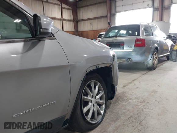 2018 Jeep Cherokee Limited with VIN 1C4PJMDX1JD607707, listed as a IAAI auction lot 42095889 with 123,913 mi miles and . Bid and sale history available at DreamBid. Image 20.