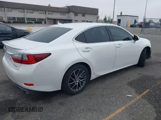 2016 Lexus ES 330 z VIN 58ABK1GG0GU024995, wystawiony jako IAAI lot #42174973 z przebiegiem 80 131 mil mil oraz . Historia ofert i sprzedaży dostępna na DreamBid. Obrazek 4.