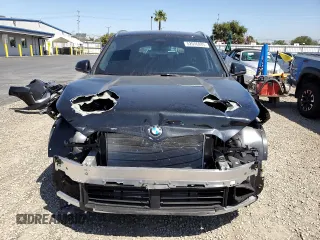 2025 BMW X1 xDrive28i z VIN WBX73EF06S5209777, wystawiony jako Copart lot #52076935 z przebiegiem 324 mil mil oraz Szkody całkowita. Historia ofert i sprzedaży dostępna na DreamBid. Obrazek 5.