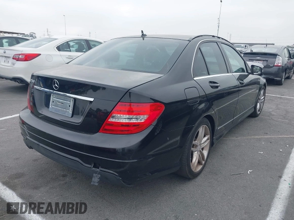 2014 Mercedes-Benz C 250 Sport с VIN WDDGF4HB8EA940242, выставлен на аукционе IAAI как лот 42661812 с пробегом 167 902 миль миль и . История ставок и продаж доступна на DreamBid. Изображение 4.
