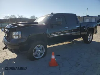 2013 GMC Sierra 2500HD Denali z VIN 1GT125E8XDF217701, wystawiony jako Copart lot #49407835 z przebiegiem 146 516 mil mil oraz Czysty tytuł • Clean title. Historia ofert i sprzedaży dostępna na DreamBid. Obrazek 1.