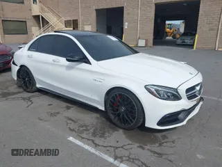 2017 Mercedes-Benz C 63 S AMG z VIN 55SWF8HB4HU190328, wystawiony jako IAAI lot #41681196 z przebiegiem 42 211 mil mil oraz . Historia ofert i sprzedaży dostępna na DreamBid. Obrazek 1.