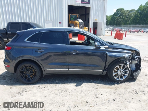 2015 Lincoln MKC z VIN 5LMCJ1A95FUJ18259, wystawiony jako IAAI lot #42294839 z przebiegiem 188 224 mil mil oraz . Historia ofert i sprzedaży dostępna na DreamBid. Obrazek 14.