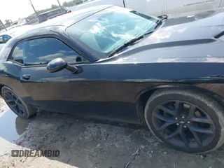 2019 Dodge Challenger SXT z VIN 2C3CDZAG3KH507625, wystawiony jako IAAI lot #41915138 z przebiegiem 125 619 mil mil oraz . Historia ofert i sprzedaży dostępna na DreamBid. Obrazek 13.