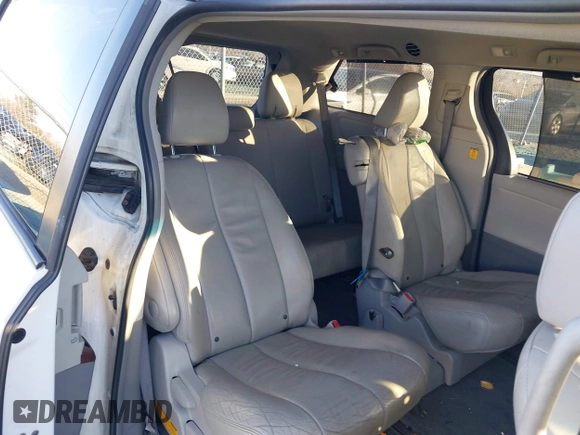 2013 Toyota Sienna XLE AAS z VIN 5TDYK3DC4DS305068, wystawiony jako IAAI lot #40909667 z przebiegiem 227 746 mil mil oraz . Historia ofert i sprzedaży dostępna na DreamBid. Obrazek 8.