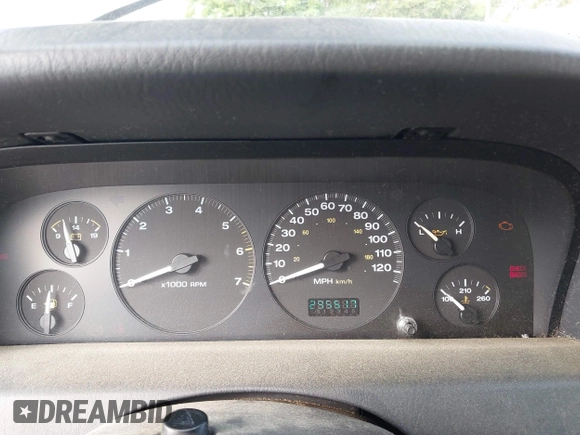2003 Jeep Grand Cherokee Laredo z VIN 1J8GW48S33C519680, wystawiony jako IAAI lot #42126714 z przebiegiem 295 517 mil mil oraz . Historia ofert i sprzedaży dostępna na DreamBid. Obrazek 7.